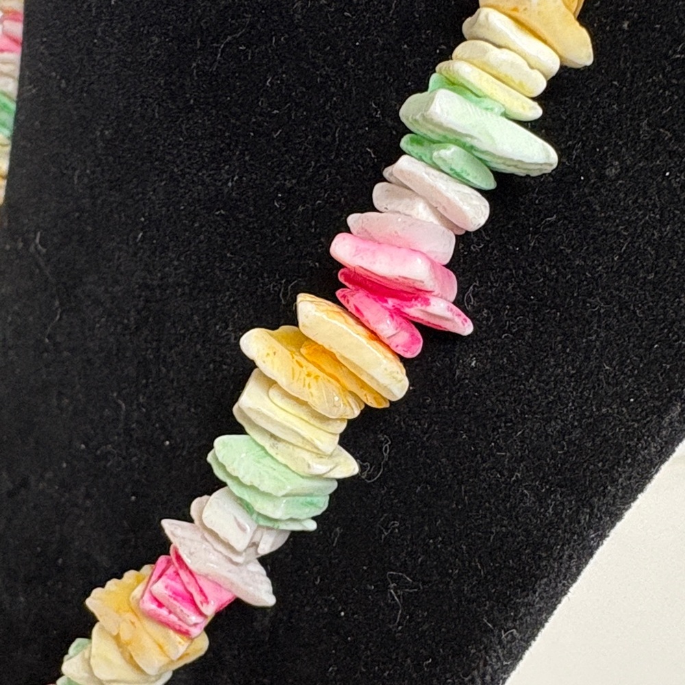 Multicolor Shell Necklace - Picture 3 of 11
